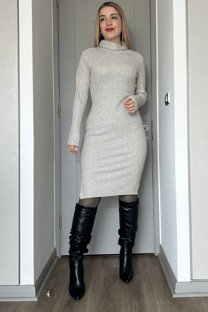 Vestido cuello tortuga hilo algodón elasticado con escote en la pierna