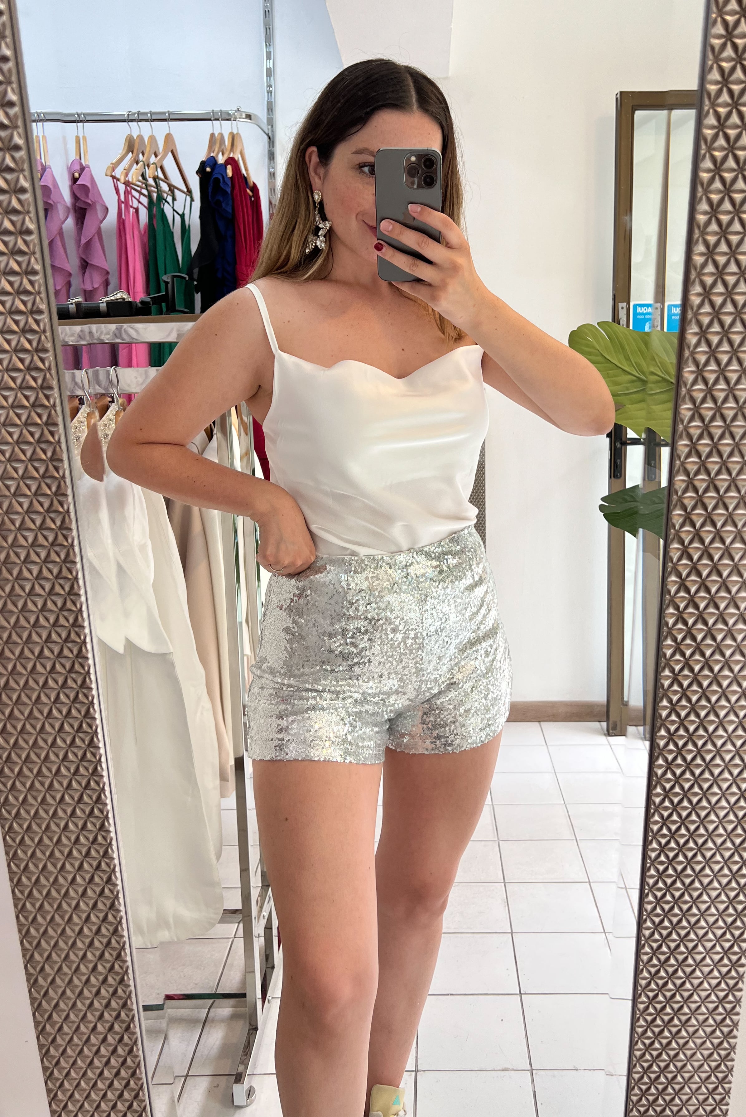 Short tiro alto elasticado con lentejuelas