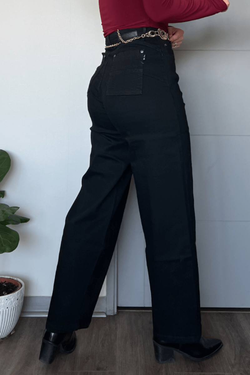 Jeans negro linea central recto