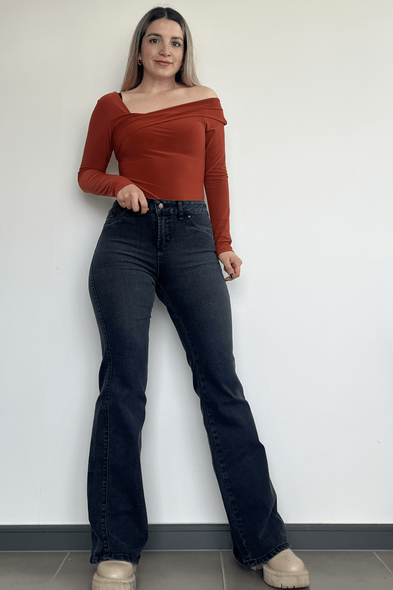 Jeans flare grisaceo elasticado confección nacional
