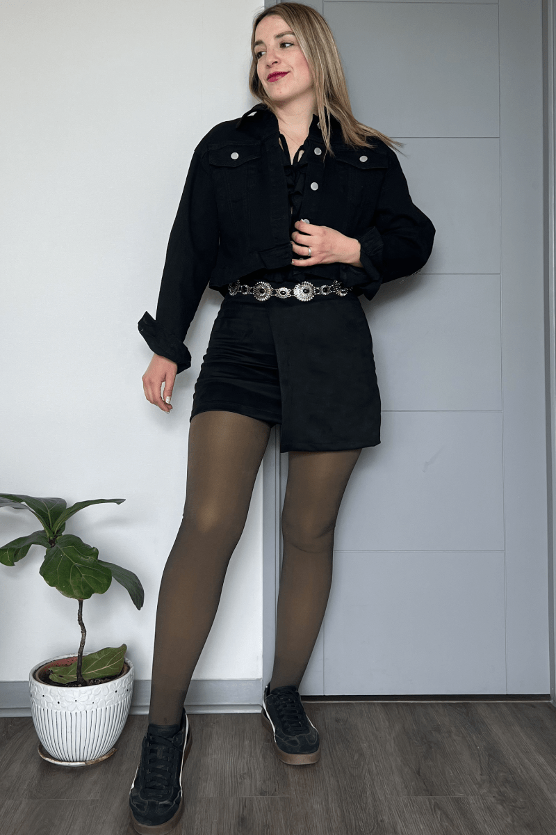 Chaqueta denim estilo crop flecos brillantes en la espalda