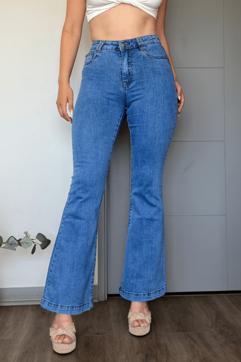 Jeans flare celeste tiro alto