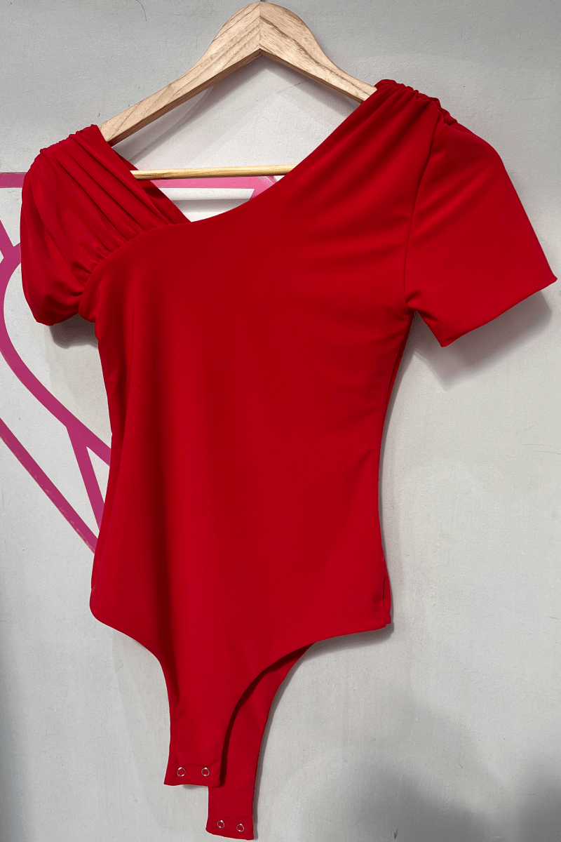 Body mangas cortas drapeadas