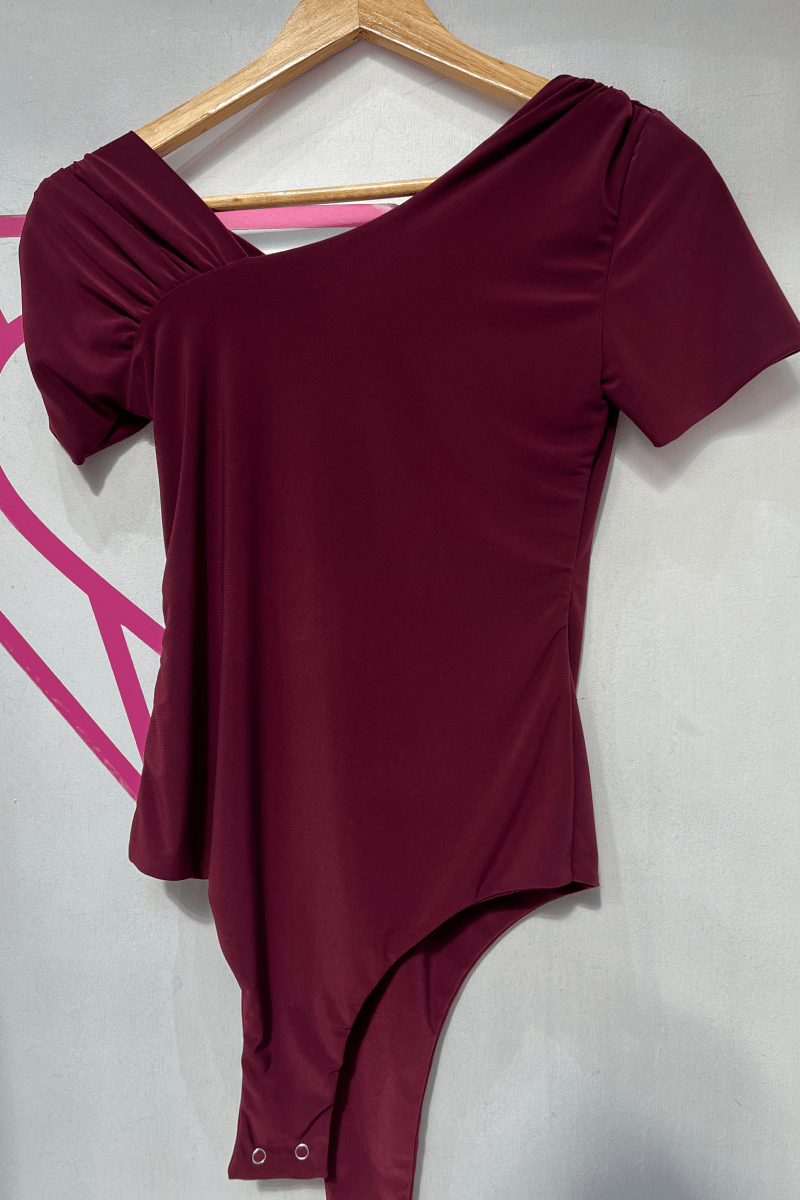 Body mangas cortas drapeadas