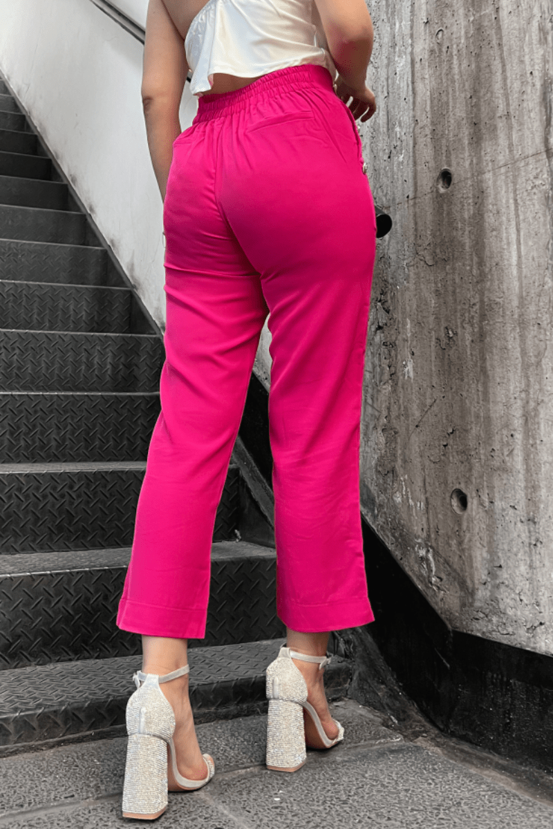 Pantalón capri con botones plateados