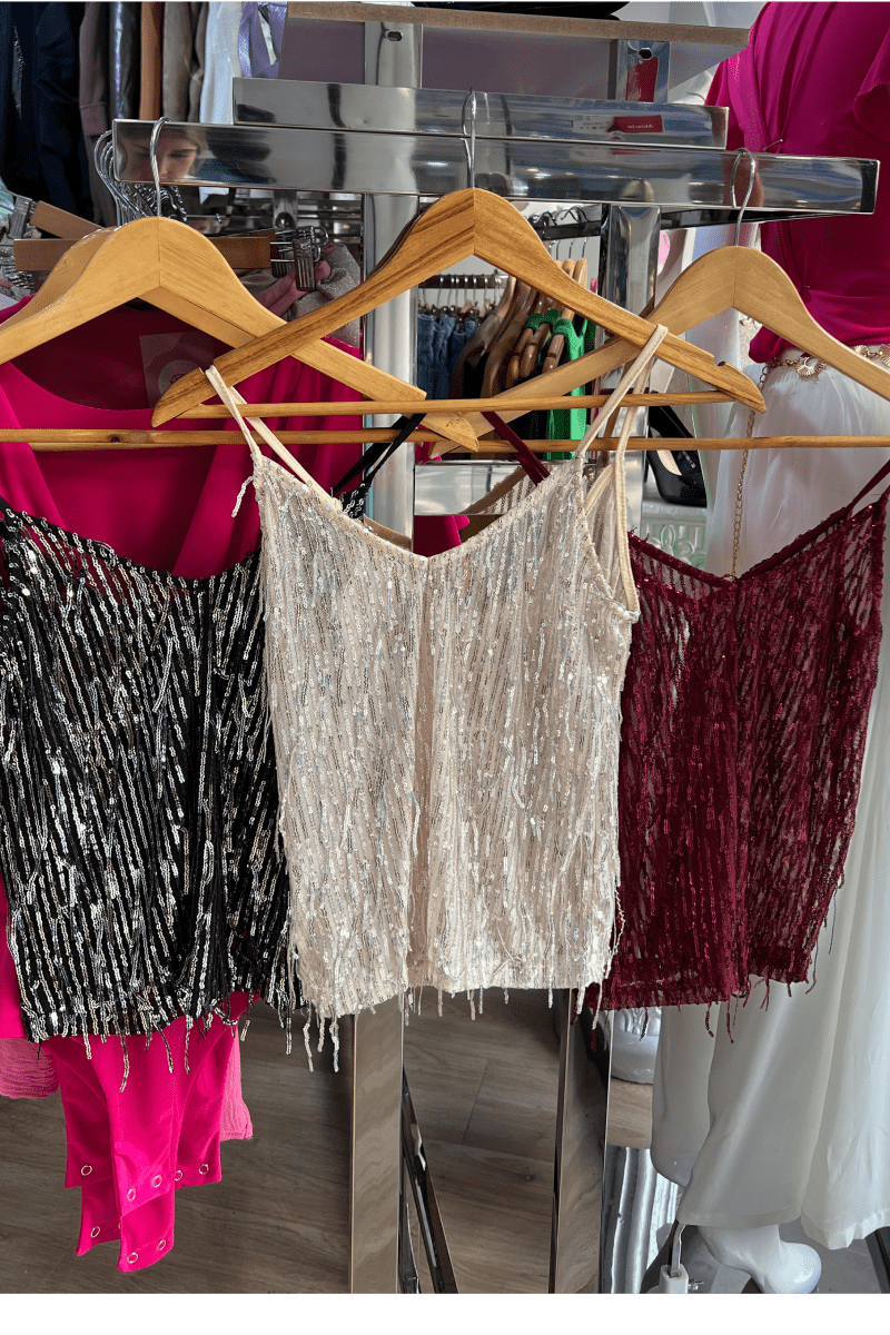 Blusa semi translucida lentejuelas colgando