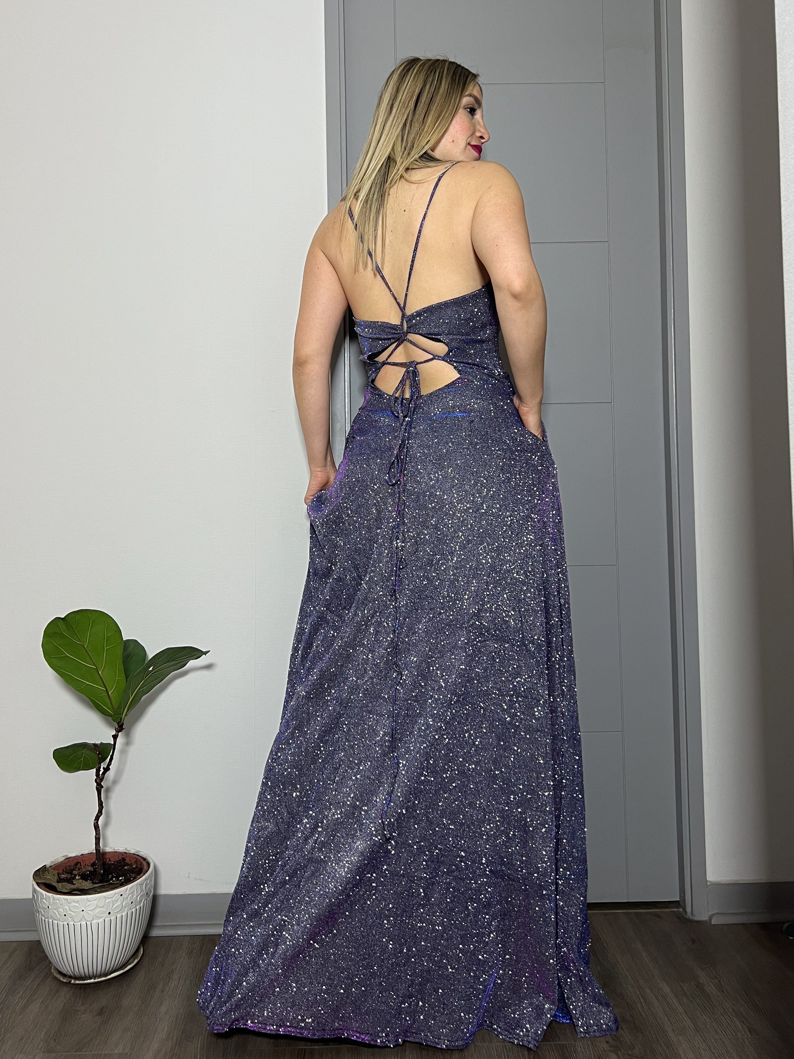 Maxi vestido glitter tornasol espalda cruzada escote V