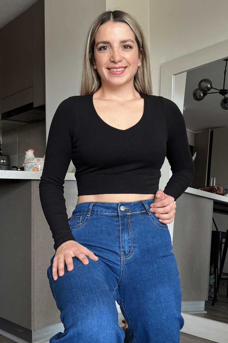 Crop top escote v manga larga con sosten incluido