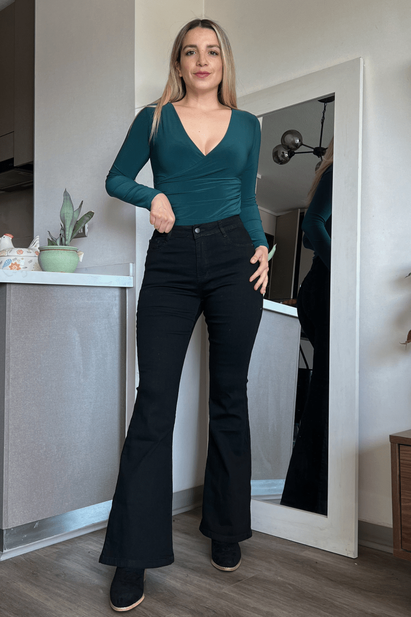 Jeans mujer flare tiro alto negro