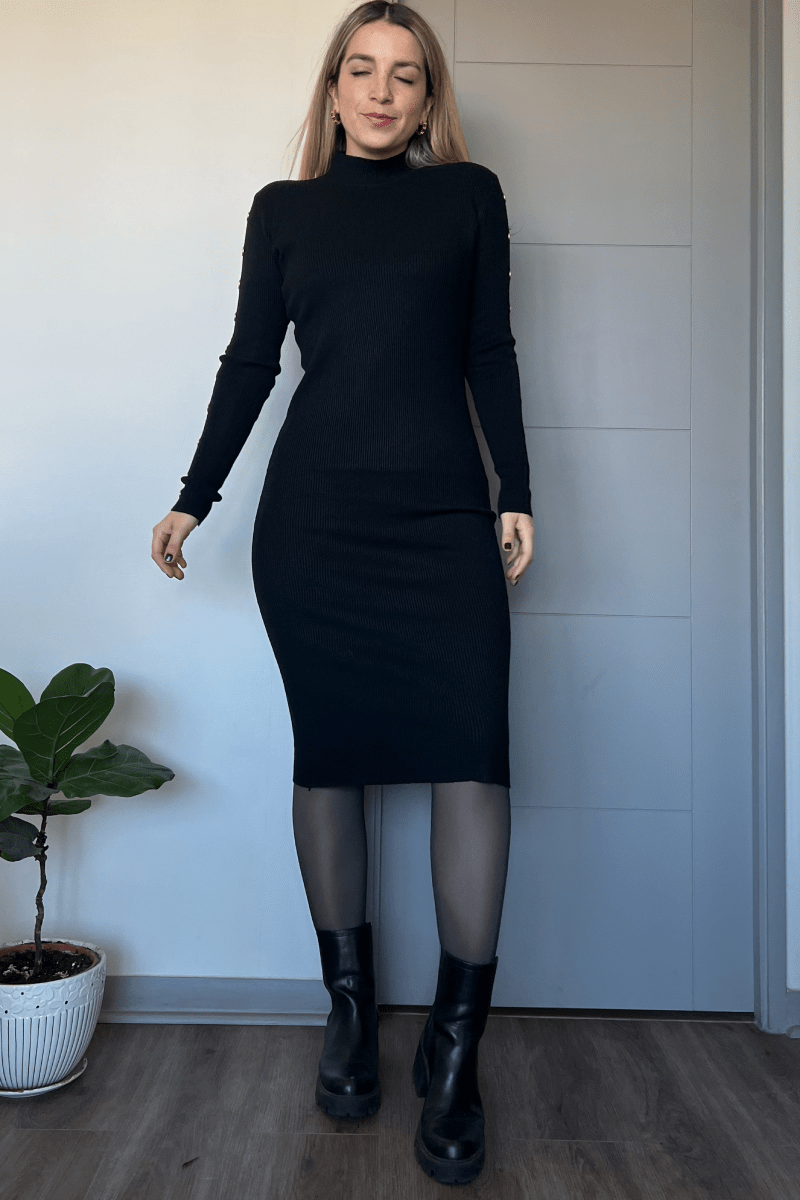 Maxi vestido midi de hilo elasticado botones dorados al costado de las mangas