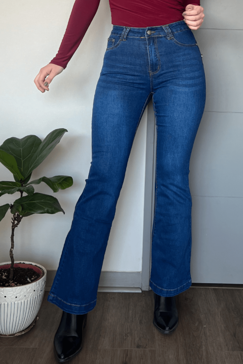 Jeans flare pata ancha azul marino clásico