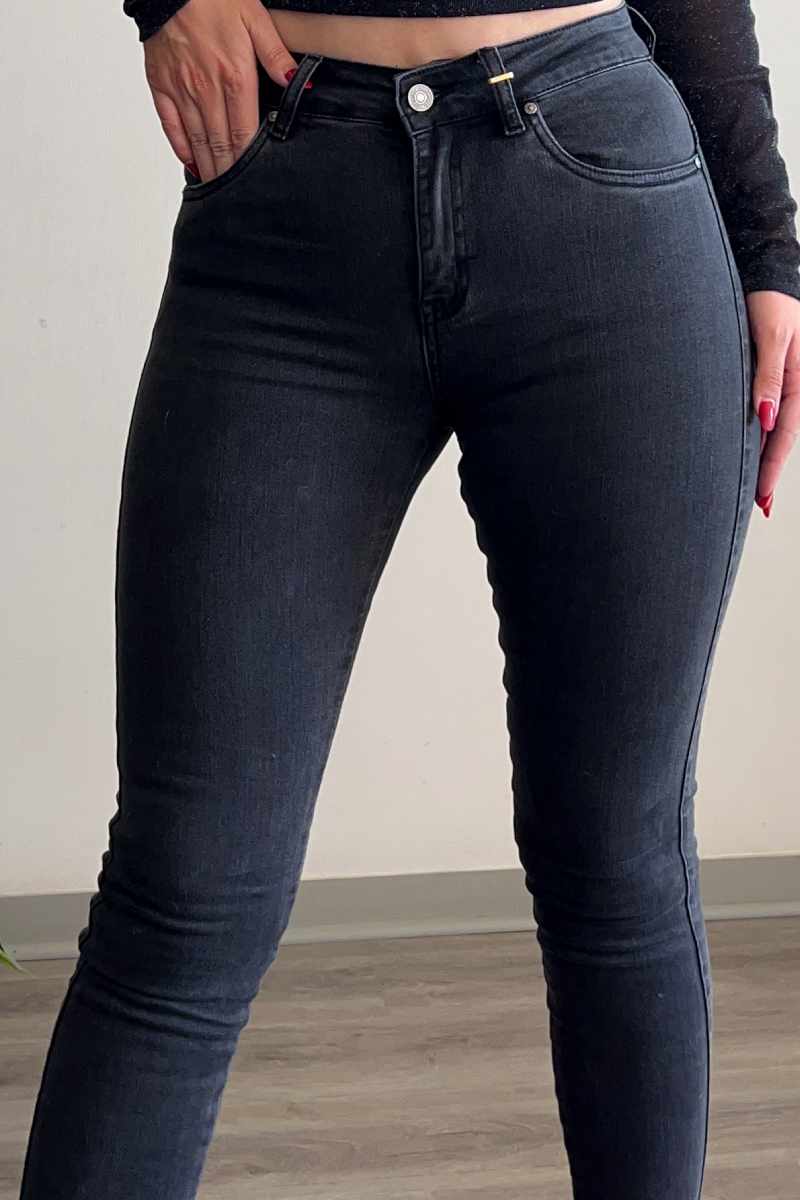 Jeans grisáceo skinny tiro alto premium